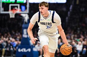 手感一般！弗拉格上半场11中4&没有罚球 拿到9分3板2帽