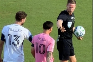 萨利现场观看美职联总决赛，社媒晒梅西穆勒同框照+梅西捧杯视频