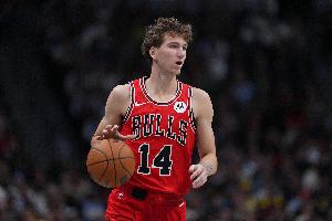 尽力了！布泽利斯12投7中&三分5中2 得到16分3板1助3断1帽