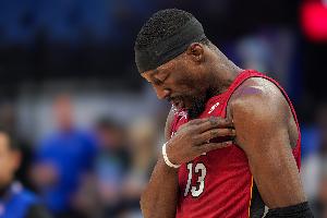 状态一般！阿德巴约半场7投2中&三分3中0得4分7板2助 正负值-11