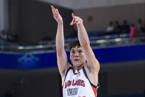 可圈可点！陈国豪半场5中4拿到11分5板全队最高 罚球4中3