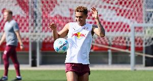 莱比锡官方：前锋努萨遭遇左脚踝韧带受伤，预计缺席至年底