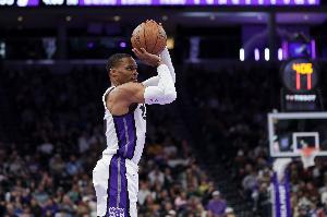 内姆哈德：威少喜欢竞争&总是充满能量 我非常尊重他