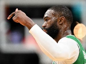 杰伦·布朗：在新时代你想当MVP就得出卖灵魂 就得会假摔