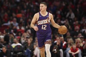 末节11分！爱德华兹谈吉莱斯皮：12号球员真的很会打球