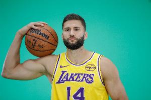 明日杯赛战马刺！湖人伤病报告仅克莱伯一人出战成疑