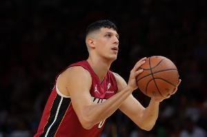 咋就一球投不进呢？丰泰基奥半场8分钟 5中0一分未得&仅拿2助