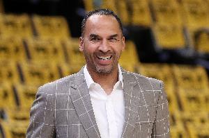 媒体人：快船用SGA换泡椒当时看是合理 但独行侠交易077注定悲剧