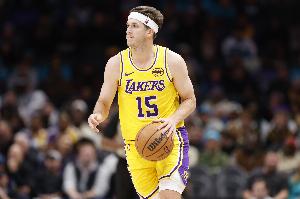 赶快找进攻状态！里夫斯半场6中2&三分2中0拿到4分4板6助