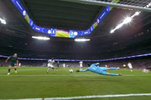 神了！多库突入禁区射门，库尔图瓦极限扑出