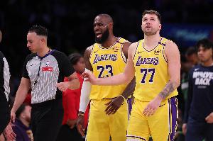 NBA杯湖人VS马刺首发：詹姆斯&东契奇&里夫斯集结 福克斯应战