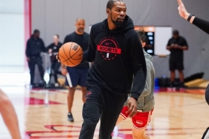 备战快船！火箭官方晒出球队训练照 全员状态轻松KD眼神专注