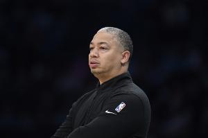 对手都看不下去了！火记：快船真是一团糟 这到底是在干什么？