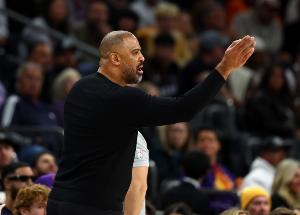 51-28！乌度卡：我们篮板确实有优势 高频失误下希望能抢回球权