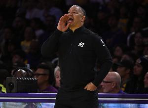 采访室没人？火记回复：比赛一结束我就去等了 是快船说卢不会来