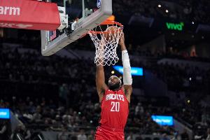 一气呵成！奥科吉后场推进一条龙压哨上篮得分