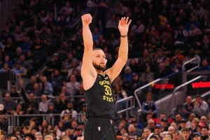 白巧克力：如果库里每场不出手12-15次三分 那就是在伤害球队