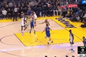 回来了！库里借掩护抛投得手 命中复出后个人首球