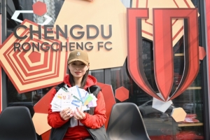 蓉城25赛季唯一全勤球迷：没想到自己独一份，全年看球开销超10万