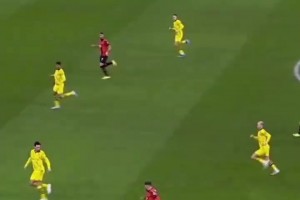 各庆祝各的！名场面：哈兰德多特时期的爆射绝杀！