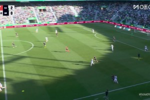 气炸队友！加扎尼加上演犯罪式送礼，队友扭头就走