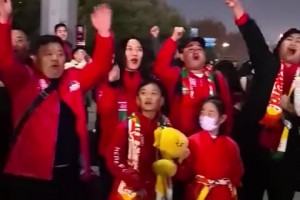 拜仁球员在美国职业足球大联盟杯决赛前向托马斯·穆勒表达了支持