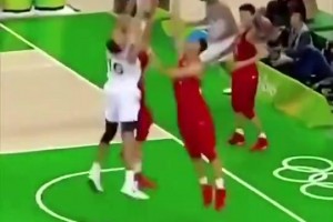 以牙还牙！当年阿联被戈贝尔帽后，马上连送两记火锅+暴扣回击！