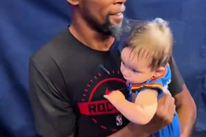 “精彩的绝杀！这应该是CBA最远的三分了吧！”