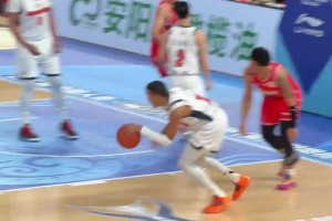 火箭队训练！谢波德突破速度和变向节奏真好